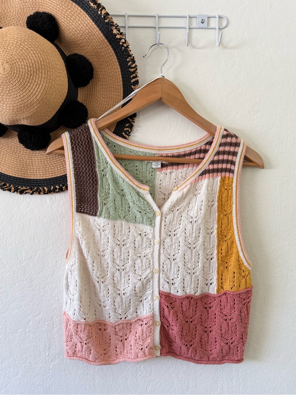 American Eagle Crochet Patchwork Button Up Sweater Vest Size Medium - Picture 3 of 16